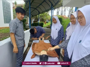 Bolehkah Wanita yang Sedang Haid Memandikan Jenazah?