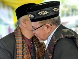 Keberkahan Mencium Tangan dan Berpelukan