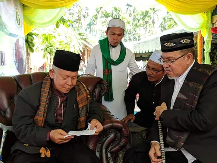Menghormati Ahli Ilmu