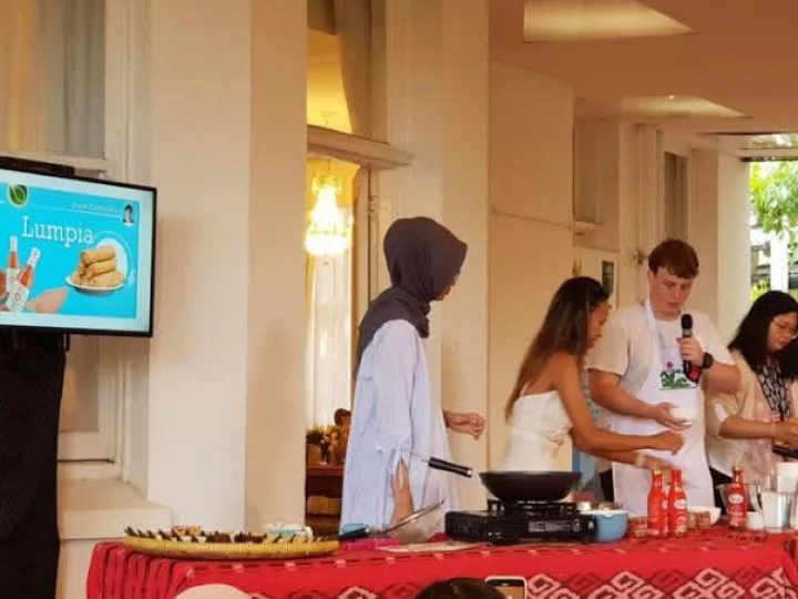 Selebgram Terkenal Australia Bikin Demo Jajanan Pasar Indonesia