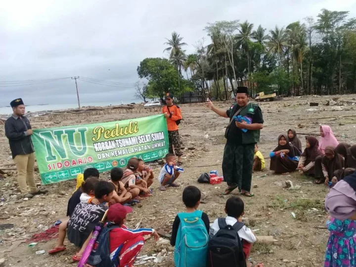 Kendarai Tiga Mobil, NU Sidoarjo Terjun Langsung Bantu Korban Tsunami