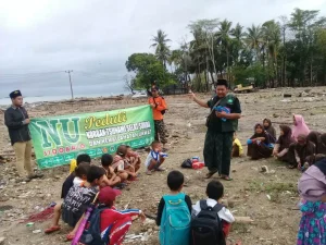 Kendarai Tiga Mobil, NU Sidoarjo Terjun Langsung Bantu Korban Tsunami