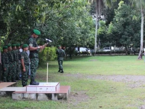 Dandim 0107/Asel Pimpin Upacara Bendera di SMA Insan Madani Meukek