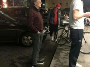 Gaya Hidup Sederhana Miliarder, Bill Gates Antre Beli Burger