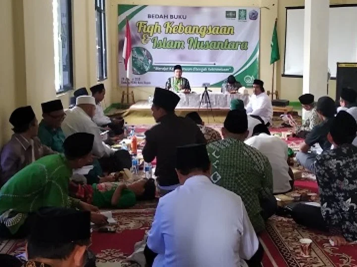 LBM NU Depok Bedah Buku Islam Nusantara dan Fiqih Kebangsaan