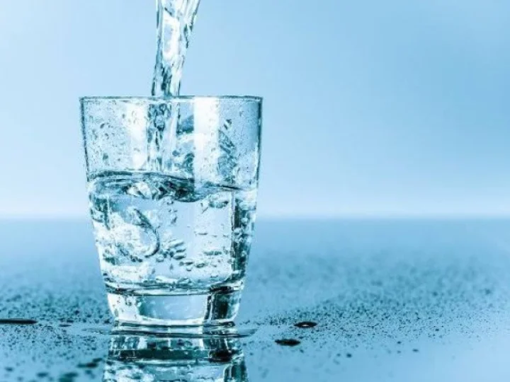 Ini Alasan Pentingnya Air yang Cukup Bagi Pengemudi Taksi