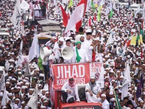 Membaca Ulang Islam yang Terhina