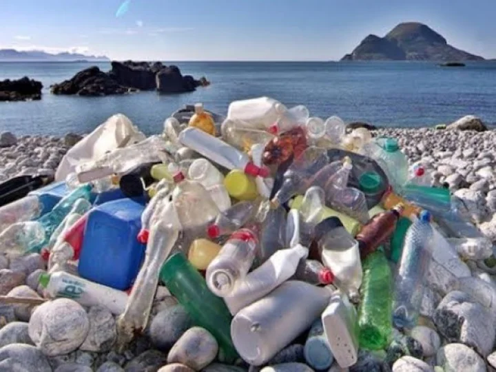 Warga Ini Berhasil Olah Sampah Plastik Jadi Tas