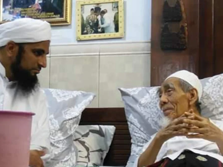 Tawadhu' Tingkat Langit Mbah Maimun Zubair