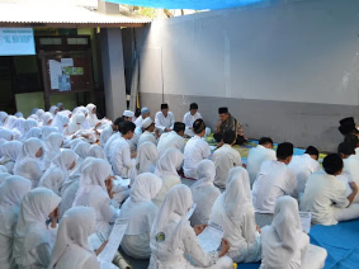 Istighotsah Rutin, MTs Al Ma'arif Kabupaten Badung Ingin Cetak Generasi Berakhlak Mulia