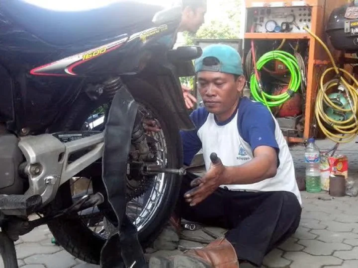 Tukang Tambal Ban yang Tenggang Rasa