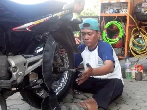 Tukang Tambal Ban yang Tenggang Rasa
