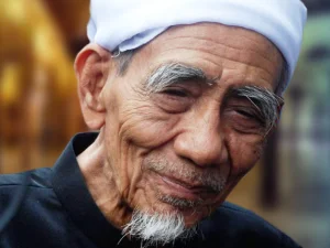 Sang Mutiara dari Sarang Itu adalah KH Maimoen Zubair