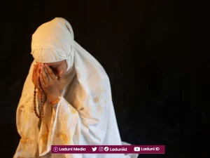 Apa yang Perlu Dilakukan oleh Perempuan ketika Keluar Darah Istihadhah saat Hendak Shalat?