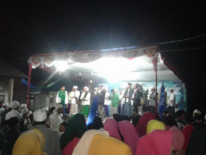 Parit Kurus Bersholawat Berlangsung Meriah