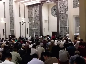 Sempat Dibubarkan, Jamaah Maulid di Masjid Emerald Bintaro Membludak