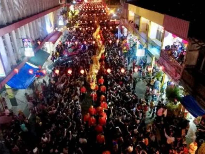 Malam Pawai Lampion Di SIngkawang Sangat Meriah