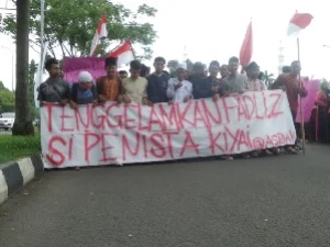 Etika Pejabat Publik dan Cuitan FZ atas Doa KH. Maimoen Zubaer