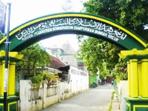 Kisah Perjalanan KH. Qamaruddin Mendirikan Ponpes Qomaruddin Gresik