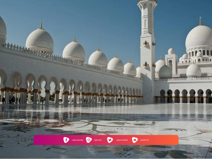 Shalat Jumat: Pengertian, Hukum, dan Keutamaannya