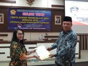 Landak Jadi Percotohan Pembangunan Desa Berbasis Adat