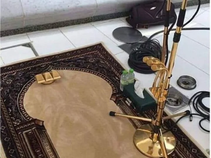 Ini Alat-Alat di Depan Ka’bah untuk Imam Masjidil Haram