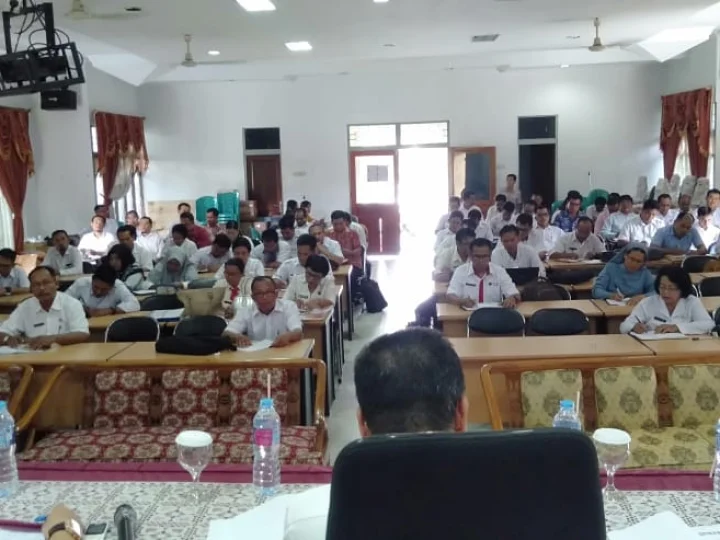 Bupati Landak Pastikan Semua SMP Laksanakan Ujian Berbasis Komputer