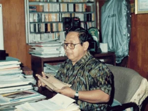 Apakah Gus Dur Seorang Sarjana?