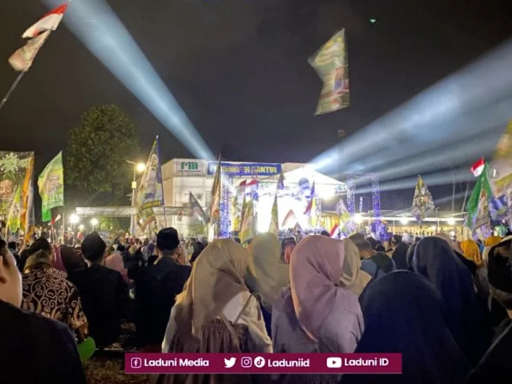 Hukum Laki-Laki dan Perempuan Bershalawat dalam Satu Majlis