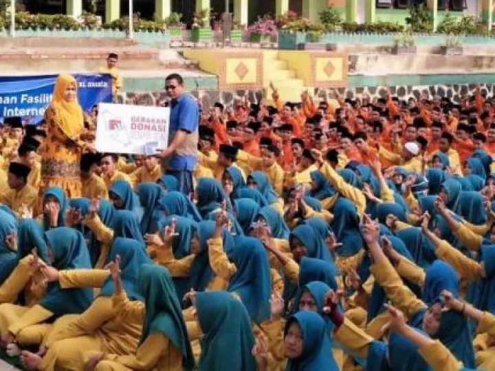 Pearkuat Akses Informasi, XL Donasi Akses Internet ke 1000 Sekolah