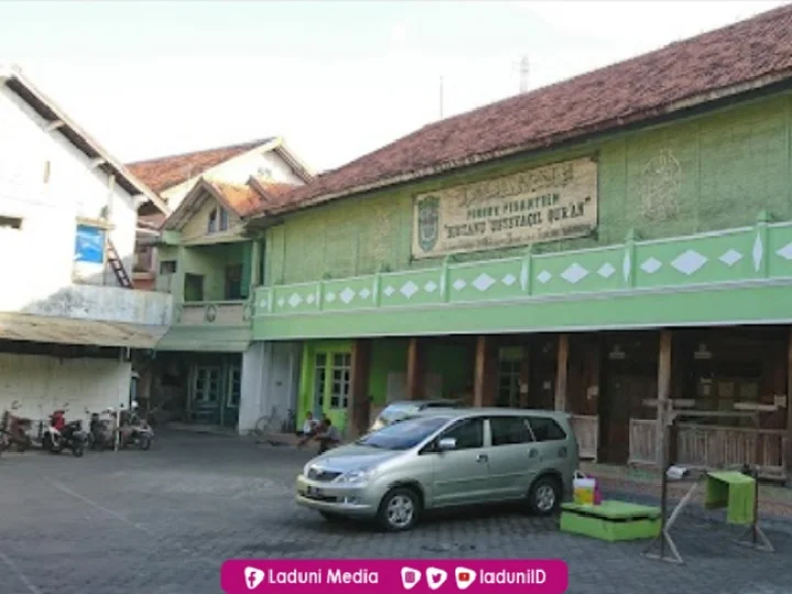 Pesantren Bustanu Usysyaqil Qur'an Demak
