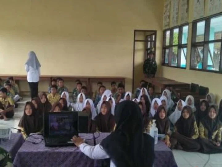 Kepada Pelajar, Satgas TMMD Minta Jauhi Narkoba dan Pergaulan Bebas