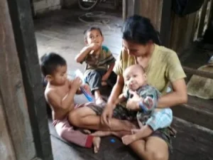 Miris, Warga Sungai Kupah Ini Makan Daun Singkong untuk Mengganjal Perut