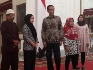 Di Istana Merdeka, Ini Pesan Jokowi ke Siti Aisyah