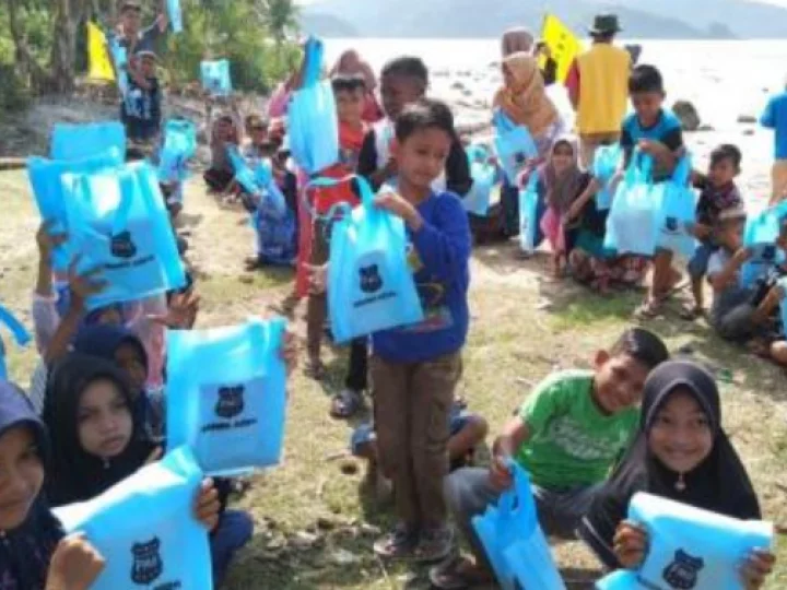 Patut Ditiru, PMII Gelar Baksos di Taman Bacaan Anak Pantai