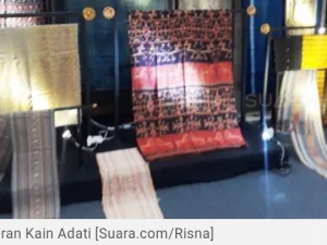 Pegiat Kain Adati dalam Pameran Adiwastra Nusantara 2019