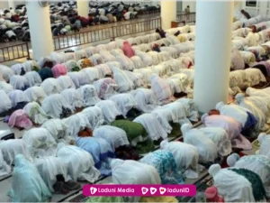 Hukum Perempuan Shalat Berjamaah di Masjid