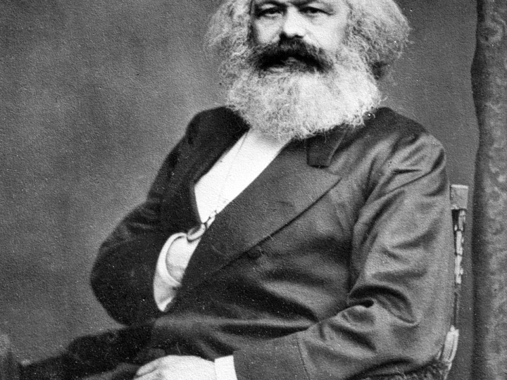 Hegel dan Marx Tidak Laku di SIni