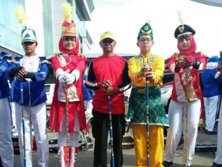 Tim Drumband  SMP N 1 Ketapang Raih Prestasi Gemilang