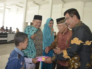 Di Kayong Utara, Yayasan Alqadrie Center Beri Santunan