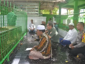 Kadispenad Ziarah ke Makam Raja-Raja di Asta Tinggi Sumenep