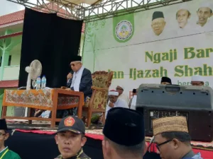 Satu-Satunya, Cawapres Ijazahkan Kitab Shahih Bukhari di Ponpes Annuqayah Sumenep