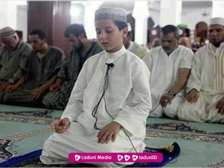 Hukum Anak Kecil Menjadi Imam Shalat