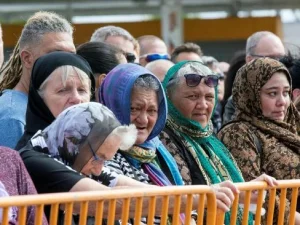 Perempuan Selandia Baru Pakai Kerudung