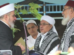 Meneladani Karakter Ulama