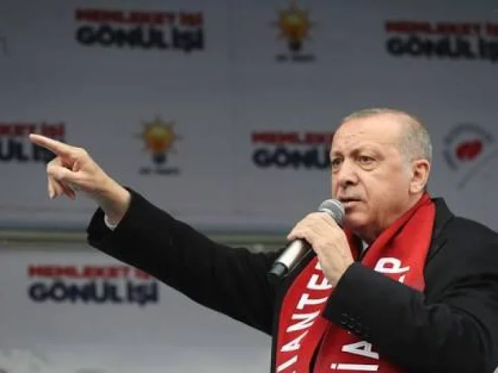 Pantaskah Mengidolakan Erdogan?