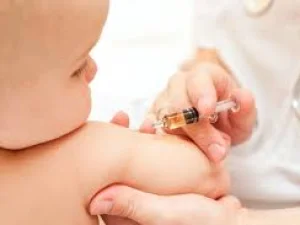 Manfaat dan Efek Samping Imunasi pada Bayi