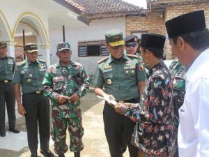 Pengurus Takmir Masjid Nurul Hikmah Peroleh Santunan dari Pangdam V/Brawijaya