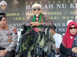 Mbah Moen: Jangan Sampai NU Bukan Nasionalis, Harus Cinta Kepada Bangsa