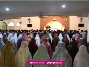 Hukum Shaf Shalat Perempuan Sejajar dengan Shaf Laki-laki